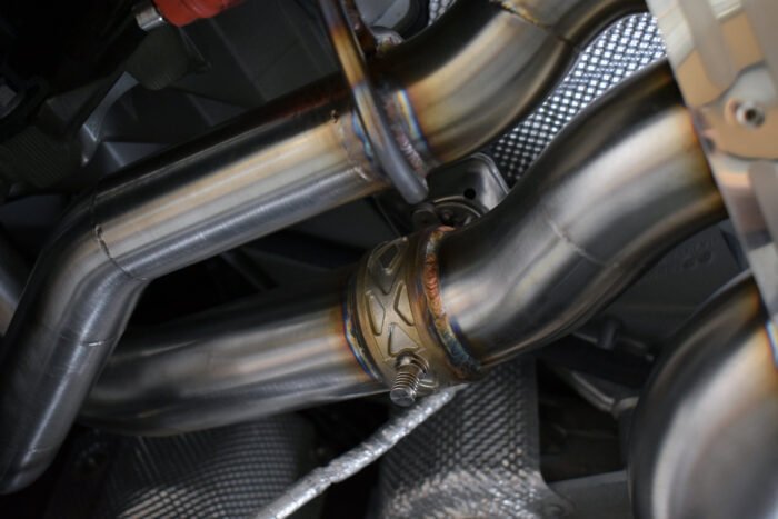 quicksilver-exhaust-system-Aston-Martin-DBX